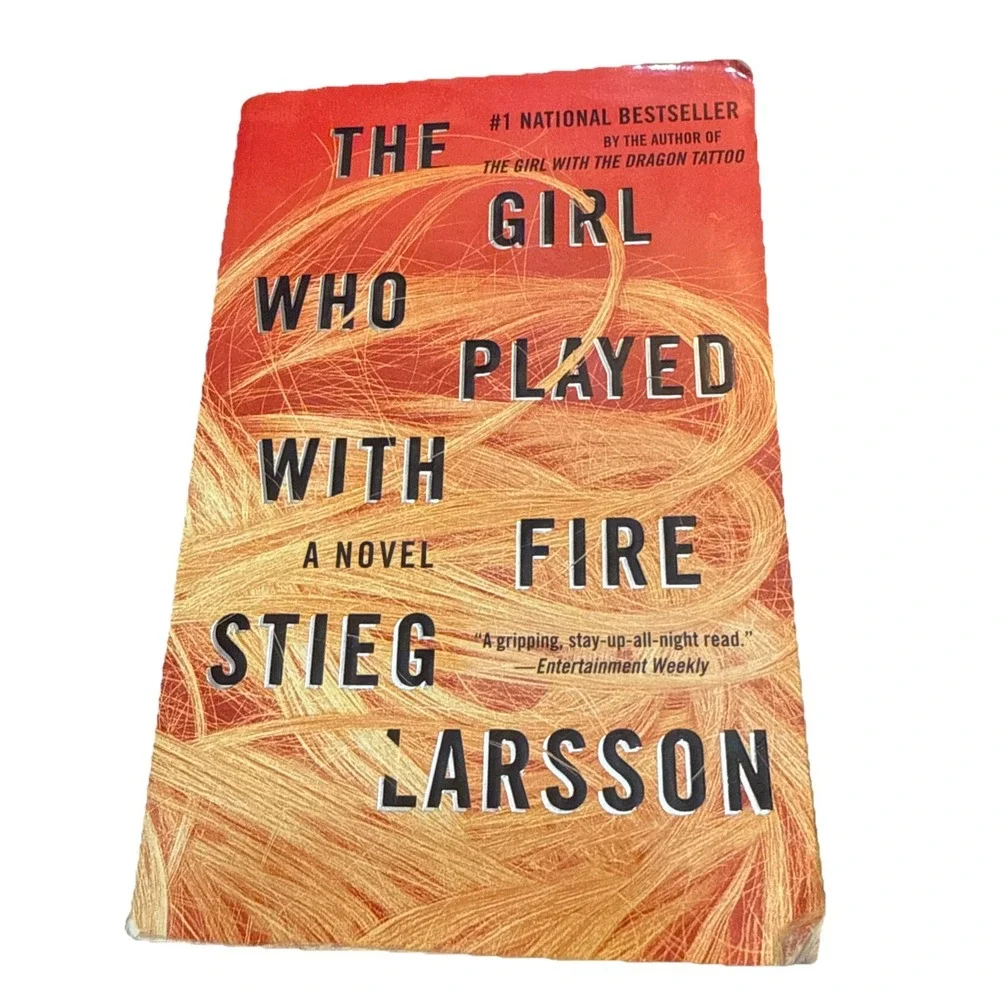 The Girl Who Played with Fire : A Lisbeth Salander Novel by Stieg Larsson (2010)